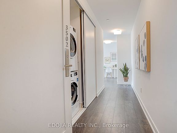 3rd image of 3 Gloucester St #3502