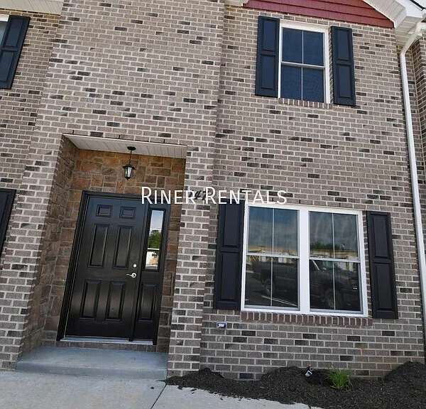 147 Cedar Point Ln — Photo 1