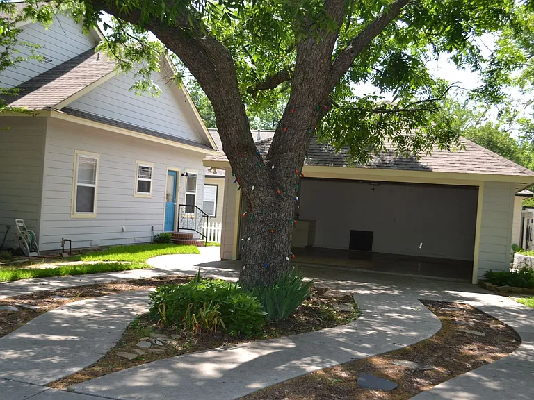 709 Roberts St — Photo 19