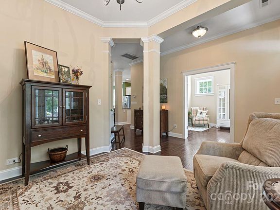 5th image of 1000 English Cir