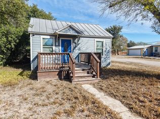305 E Tullos St, Three Rivers, TX 78071
