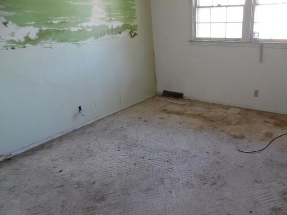 4th image of 135 Lexington Dr