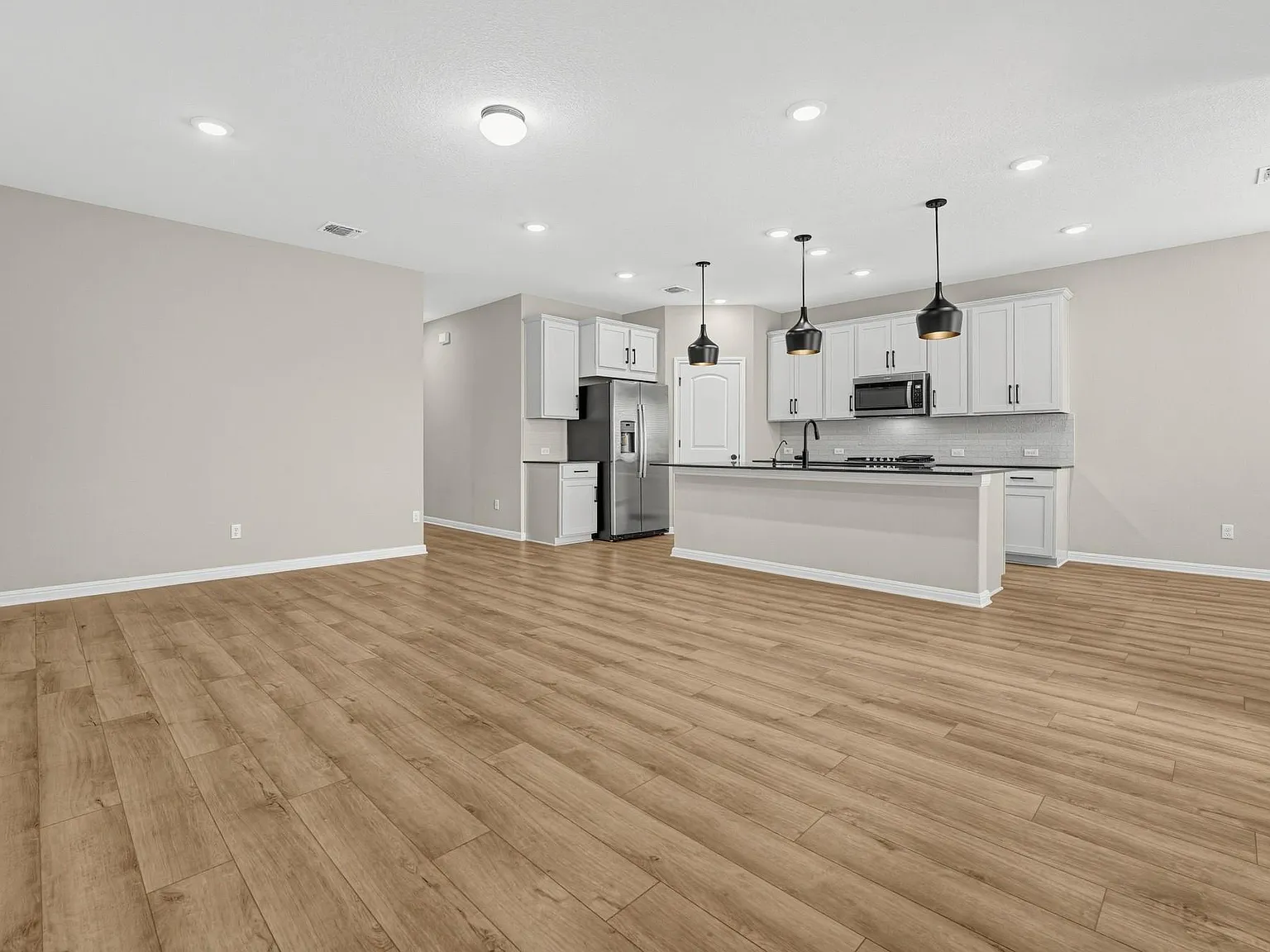 4 bed, 2.0 bath, 1831 sqft, $2,250 — Photo 4
