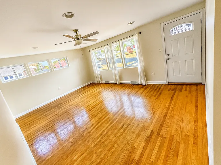 2237 S Bent Ln — Photo 5