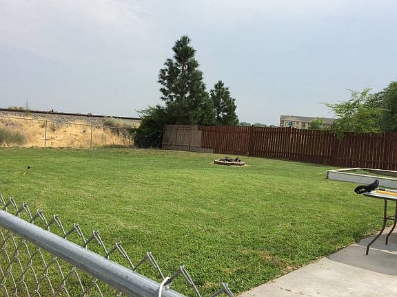 3rd image of 8424 W Canyon Ave
