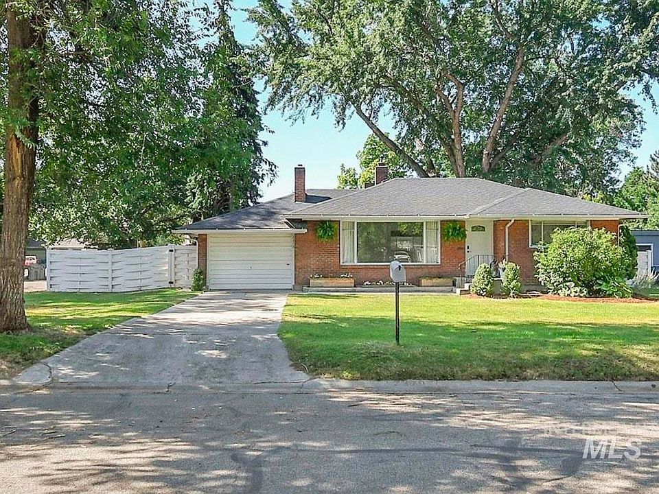 1st image of 2379 W Palouse St