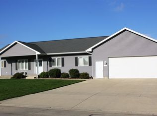 1334 1st St, Jesup, IA 50648