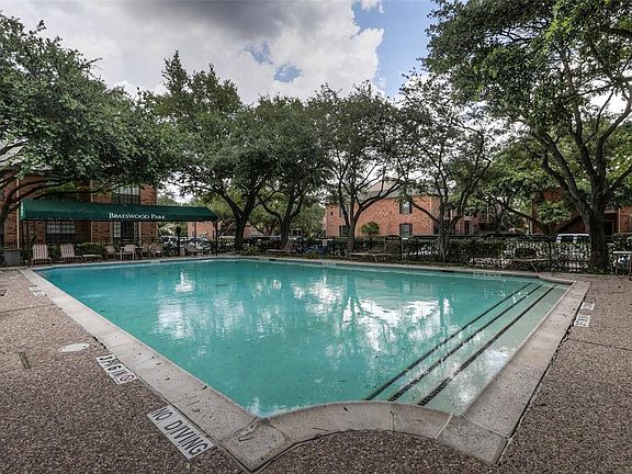 3rd image of 2255 Braeswood Park Dr APT 136