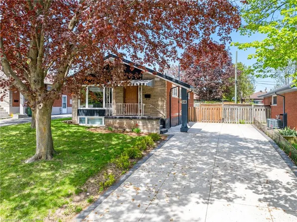 28 Purvis Dr, Hamilton, ON L8S 2S1