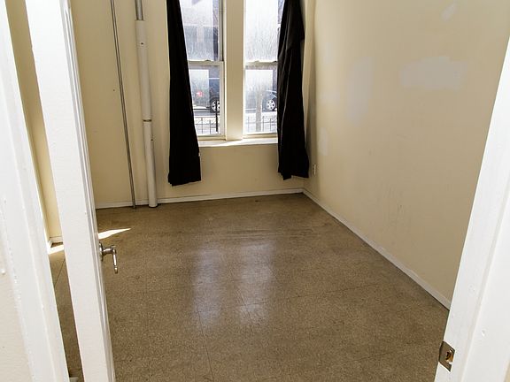 5th image of 709 Dekalb Ave APT 3