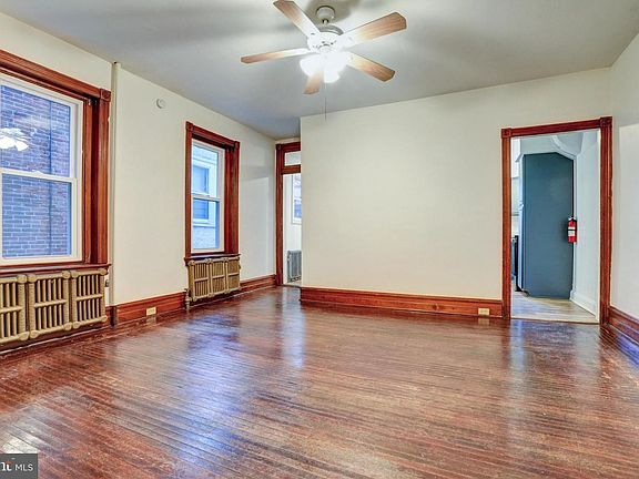 3rd image of 642 Walnut St