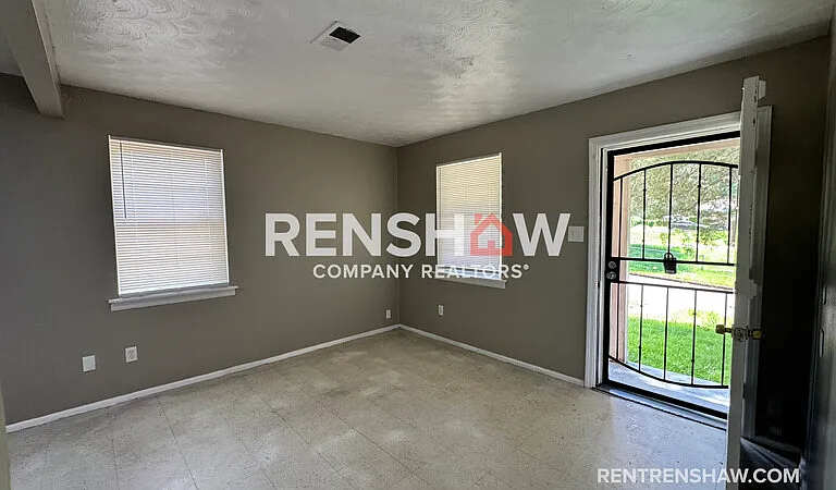 220 Vernelle Ave — Photo 3