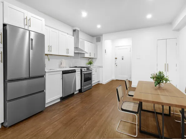 920 East 17th Street 121 image 2 of 12