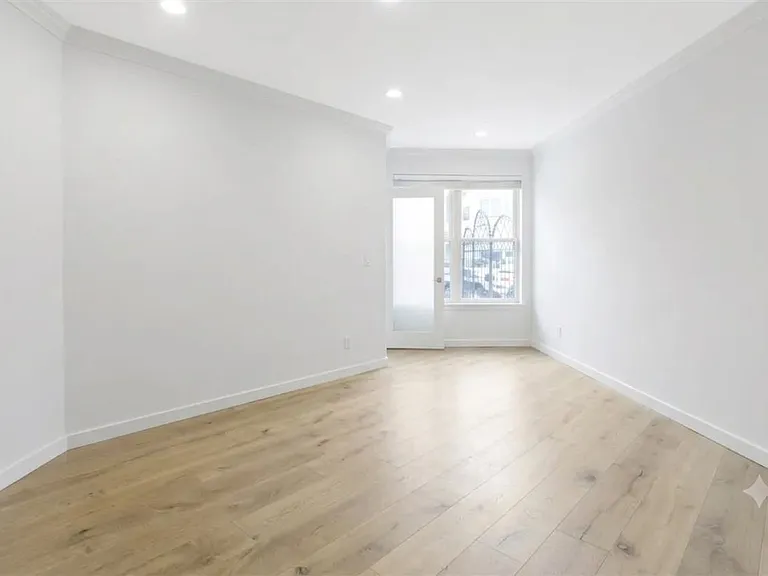 15 Warren St #334 — Photo 9