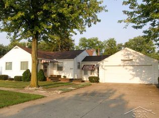 210 N 4th St, Chesaning, MI 48616