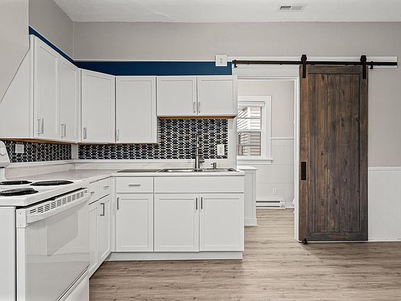 4th image of 946 Hood STREET