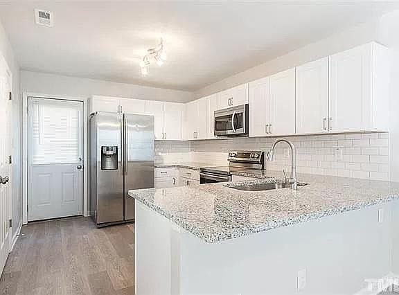 5th image of 811 Lee St #B