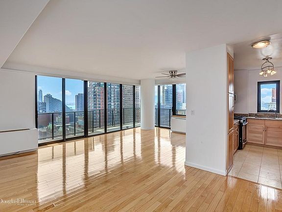 3rd image of 161 W 61st St APT 23B
