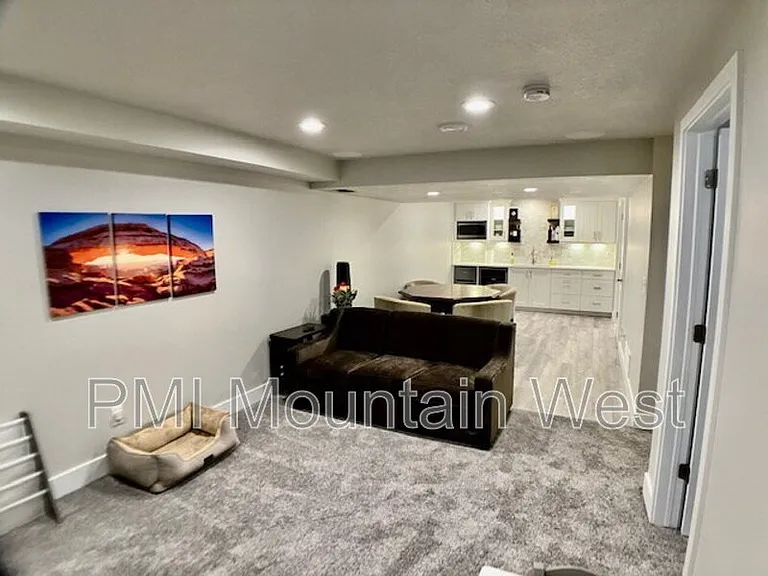 707 S Miller Ave — Photo 15