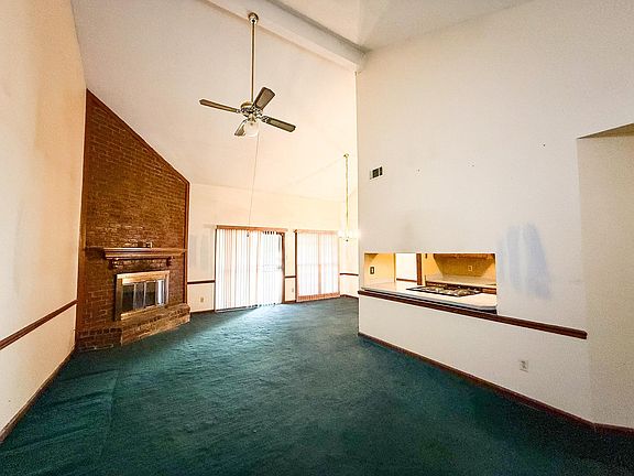 3rd image of 3693 Hyacinth Dr