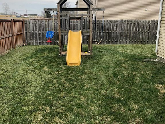 2nd image of 1316 King Maple Dr