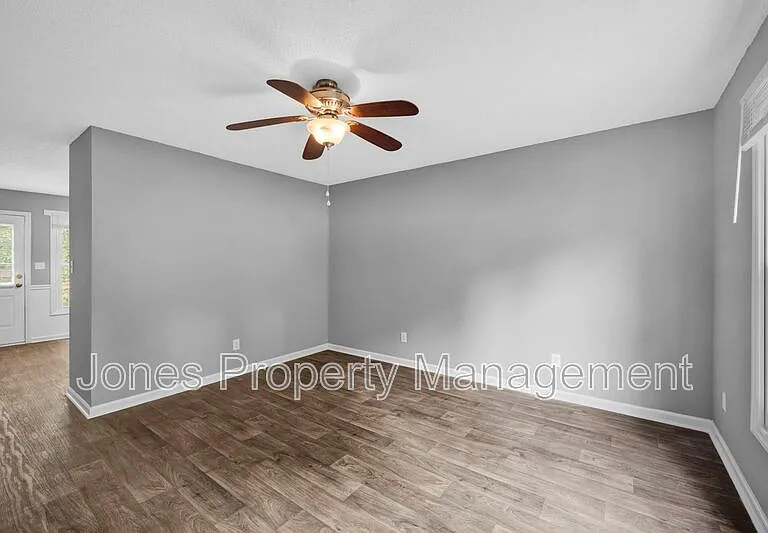 2744 White Oak Ln — Photo 5