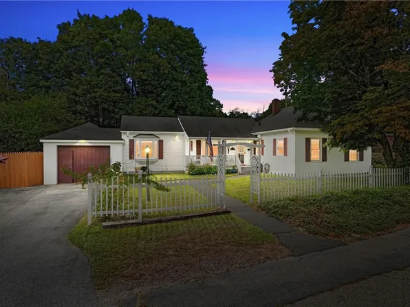 229 Linden Ave, Woonsocket, RI 02895