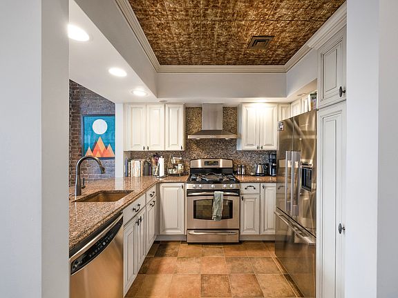 5th image of 1125 Washington St #7