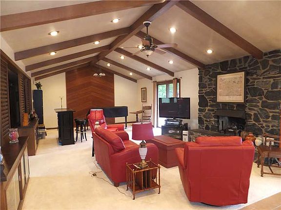 2nd image of 907 S Country Club Dr