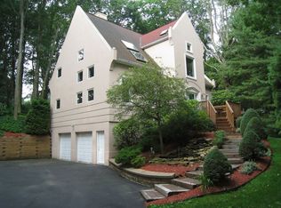 920 Center Oak Dr, Pittsburgh, PA 15237