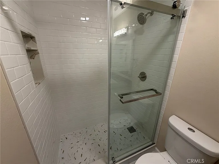 572 N Orange St — Photo 34