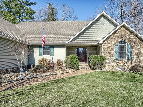 4th image of 100 Edgemere Dr