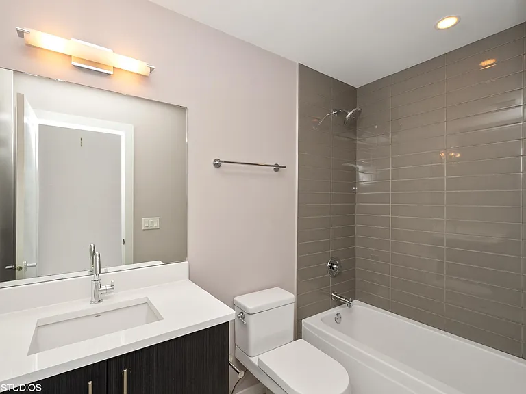 2159 W Adams St #2 — Photo 10