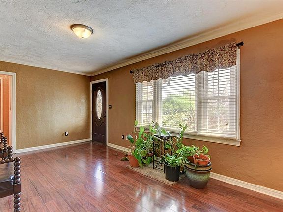 4th image of 3921 E Fairview Dr