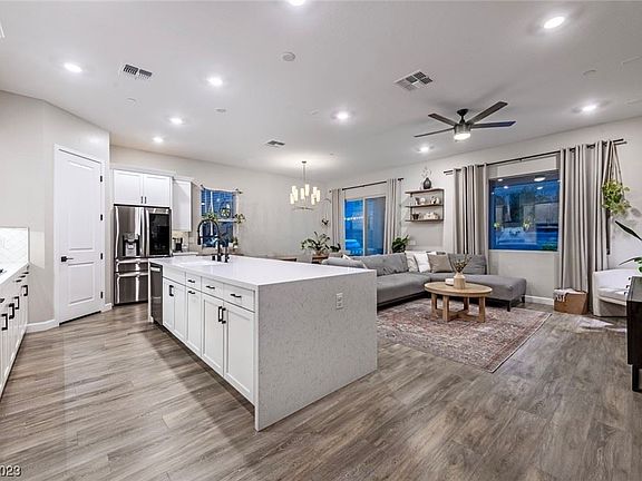 4th image of 379 Wind Poppy St