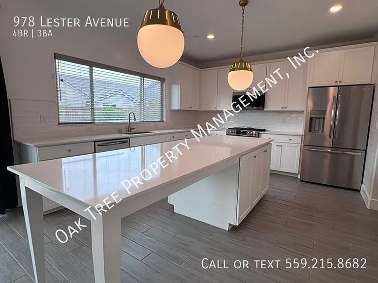978 Lester Ave — Photo 2