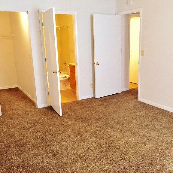 Cumberland Manor — Photo 31