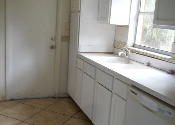 3rd image of 908 Wrenwood Ln