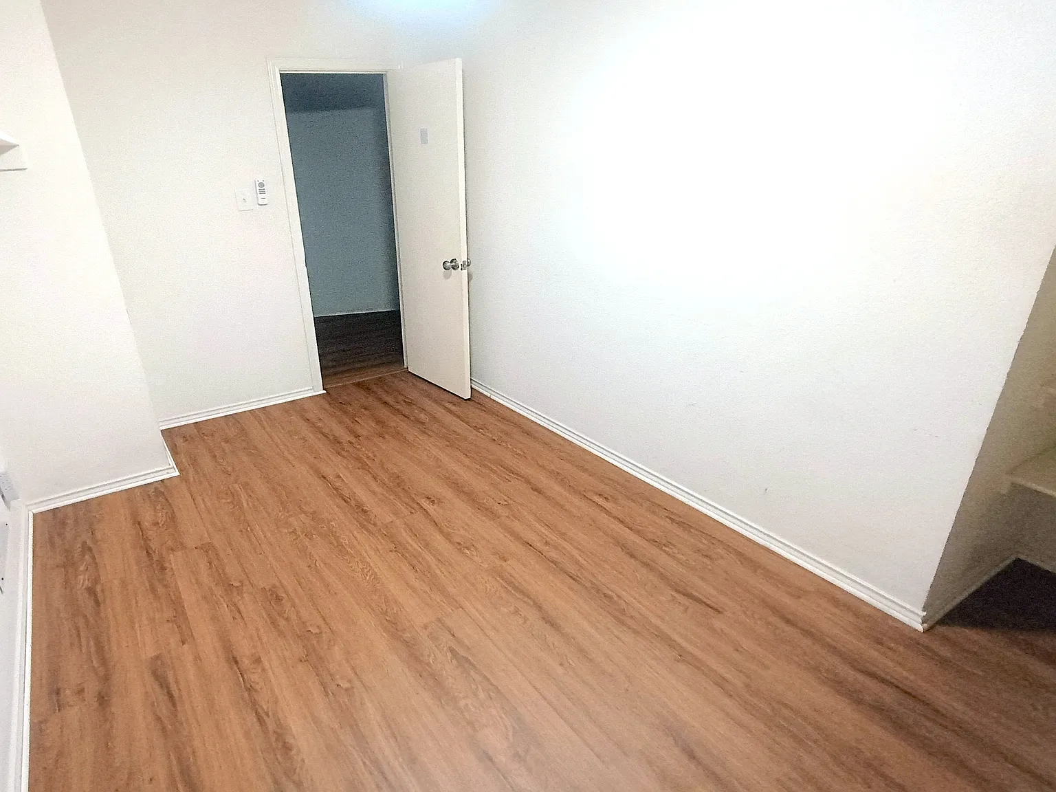 1 bed, 2.5 bath, 2912 sqft, $400 — Photo 3