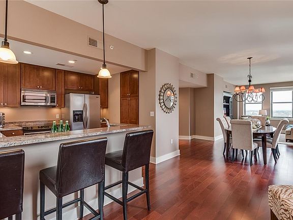 2nd image of 314 N Broadway Ave #1606