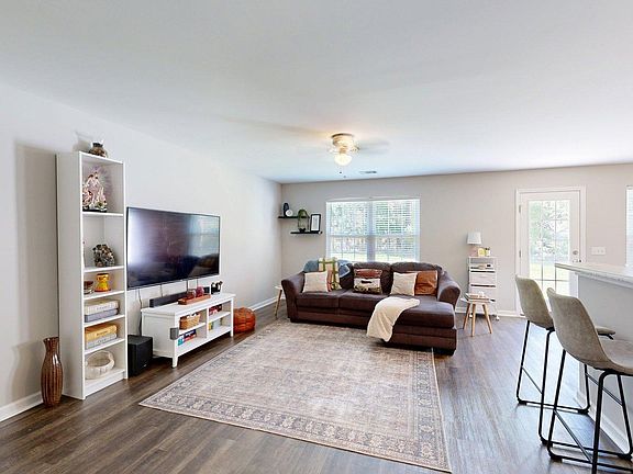 5th image of 101 Callaway Cres