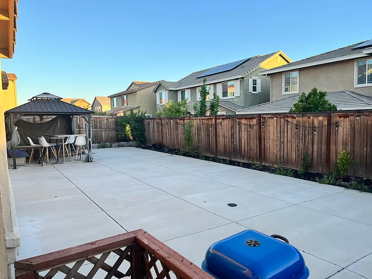 679 W Crocker Ln — Photo 17