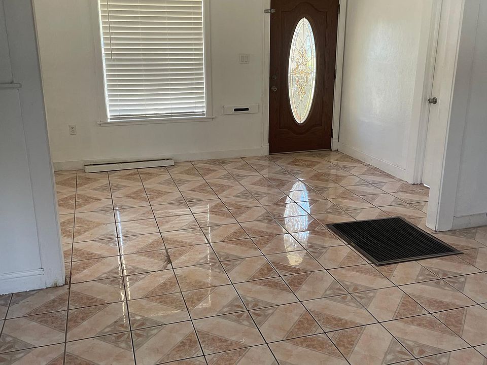 2nd image of 4511 E Illinois Ave