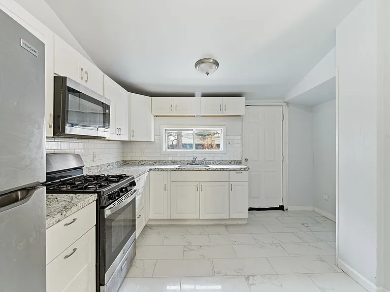 862 E Cornwall St — Photo 11
