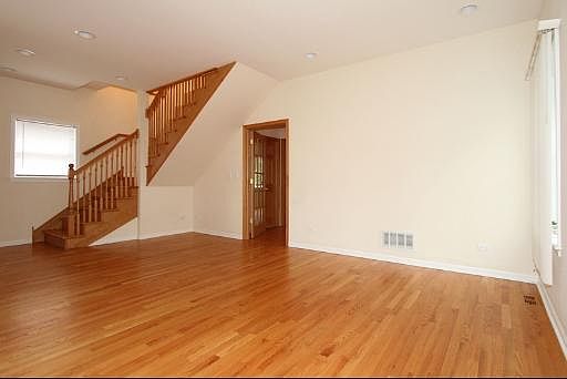 4th image of 5227 W Davis St