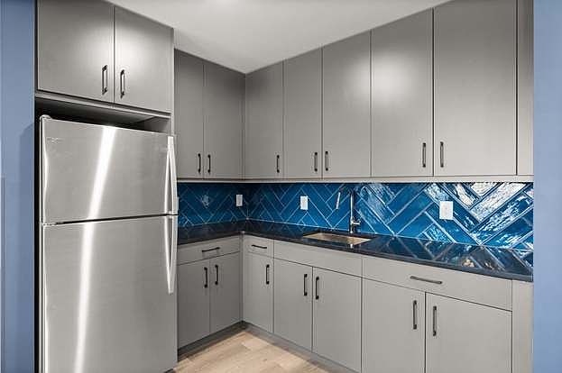 1st image of 403 7th St #30