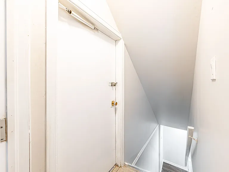 795 Bermuda Ave #BASEMENT — Photo 10