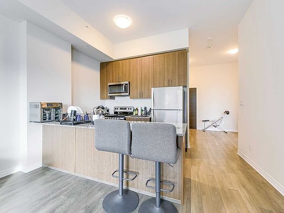 5th image of 150 Oak Park Blvd #501