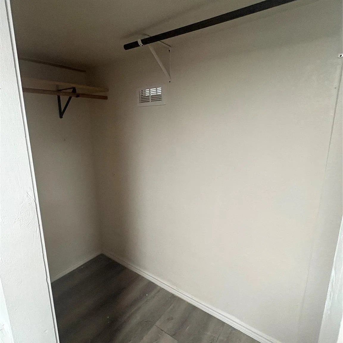 2 bed, 1.0 bath, 784 sqft, $1,295 — Photo 3