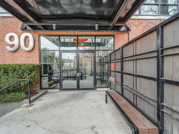 90 Sumach St #416, Toronto, ON M5A 4R4